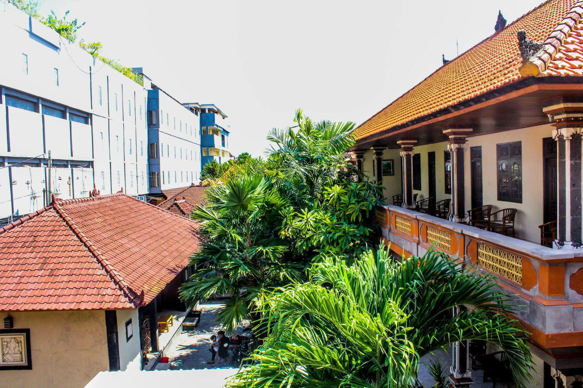 Lolo Beach Inn Legian Exterior foto