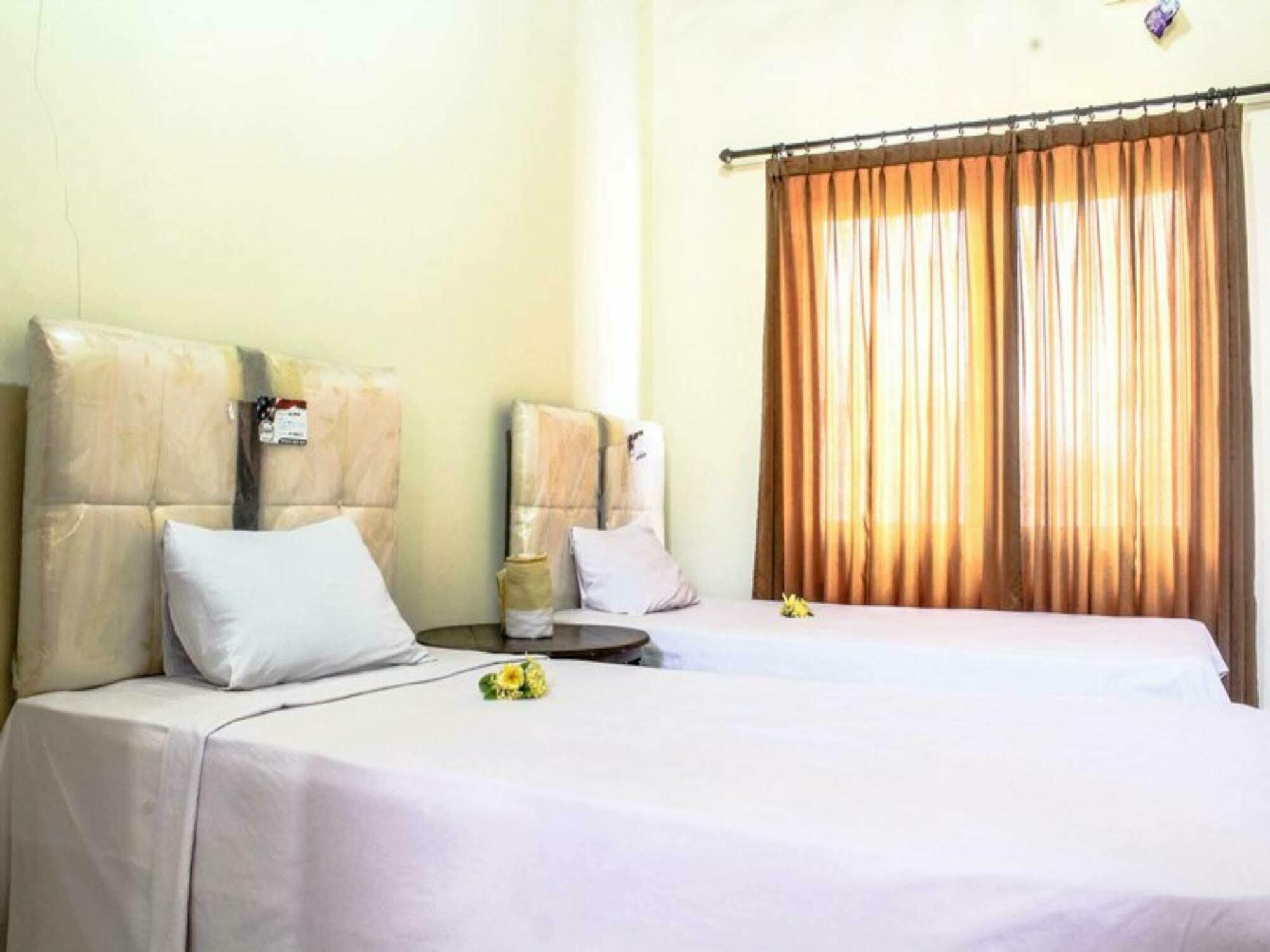 Lolo Beach Inn Legian Exterior foto