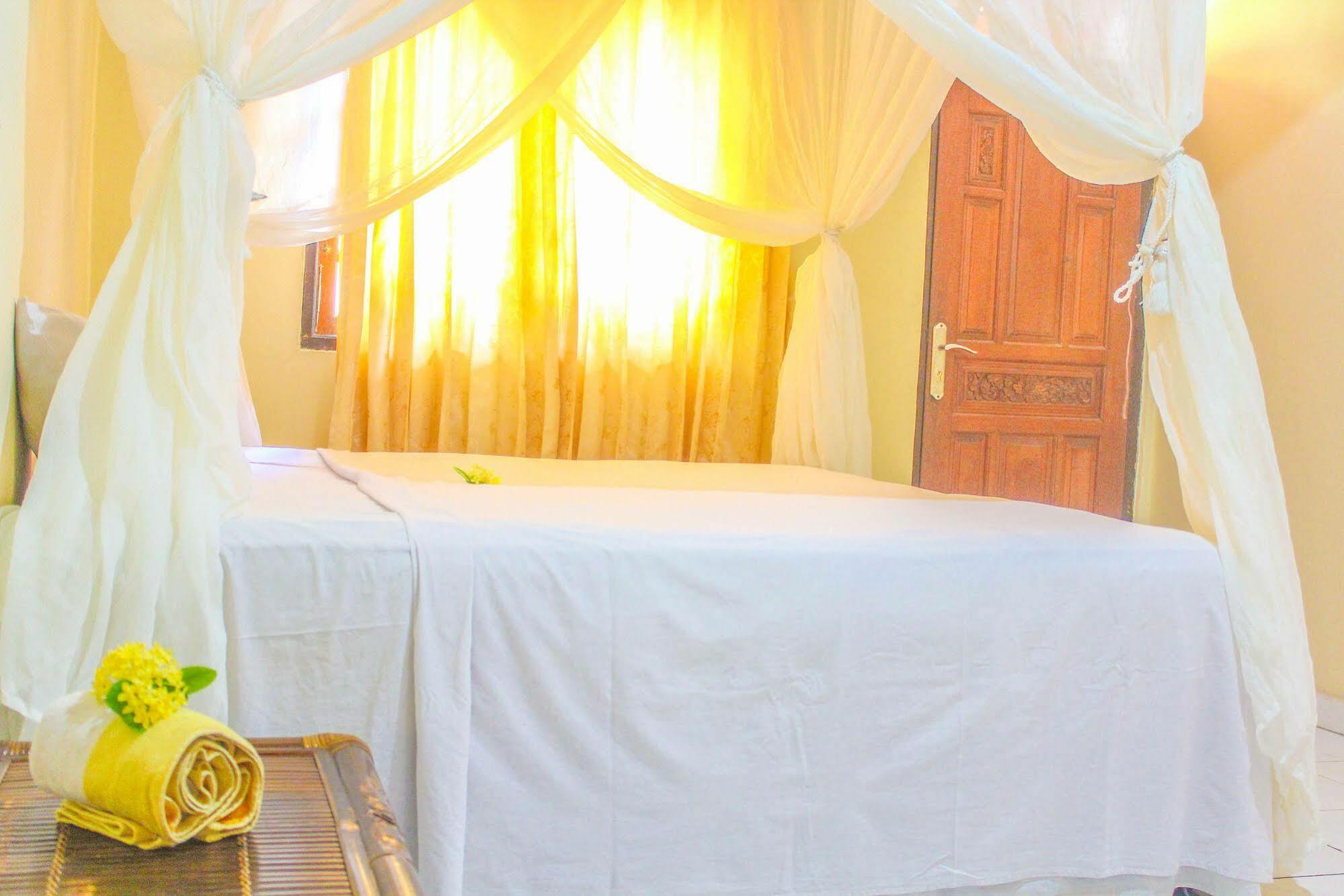 Lolo Beach Inn Legian Exterior foto