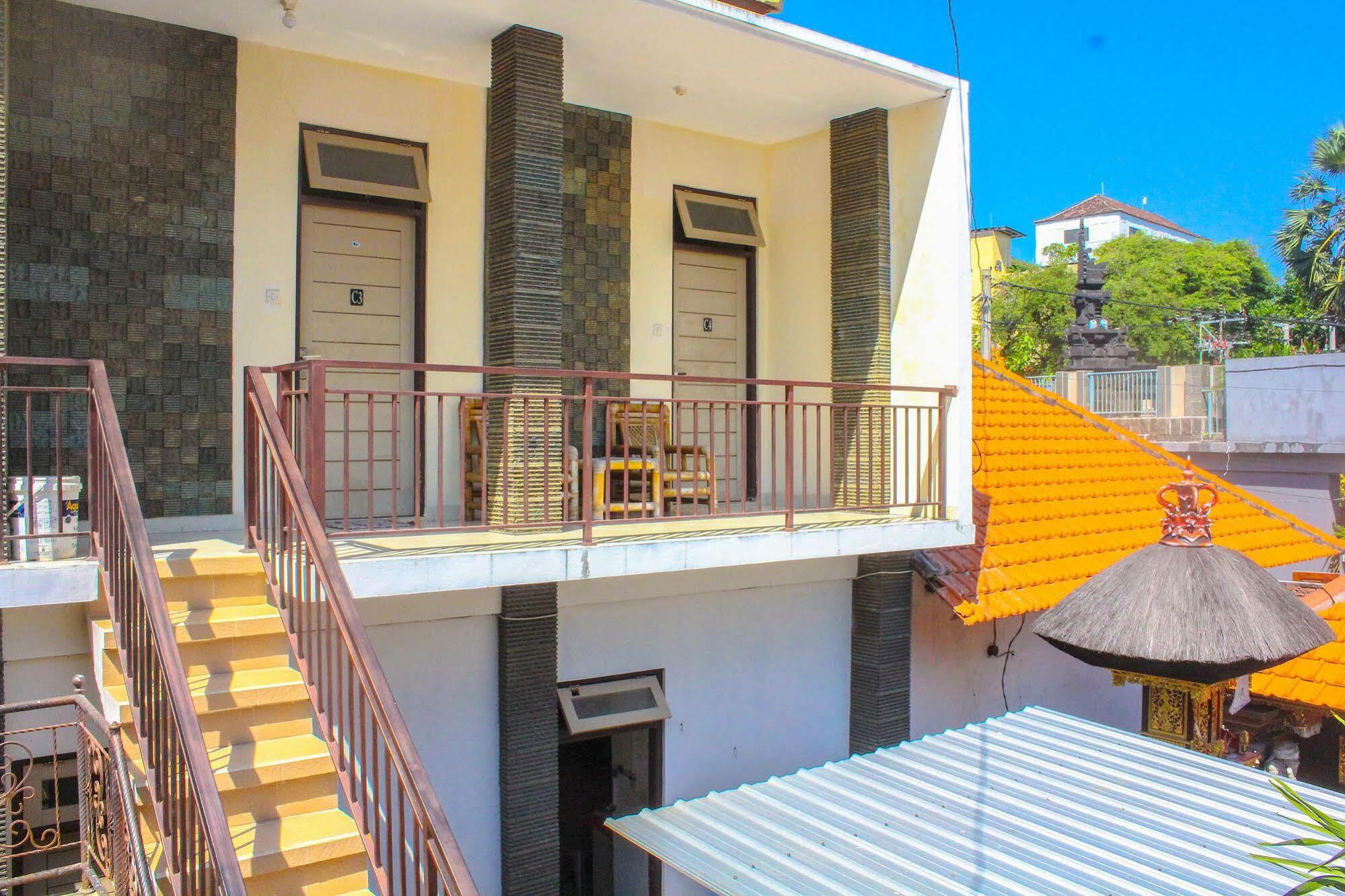 Lolo Beach Inn Legian Exterior foto